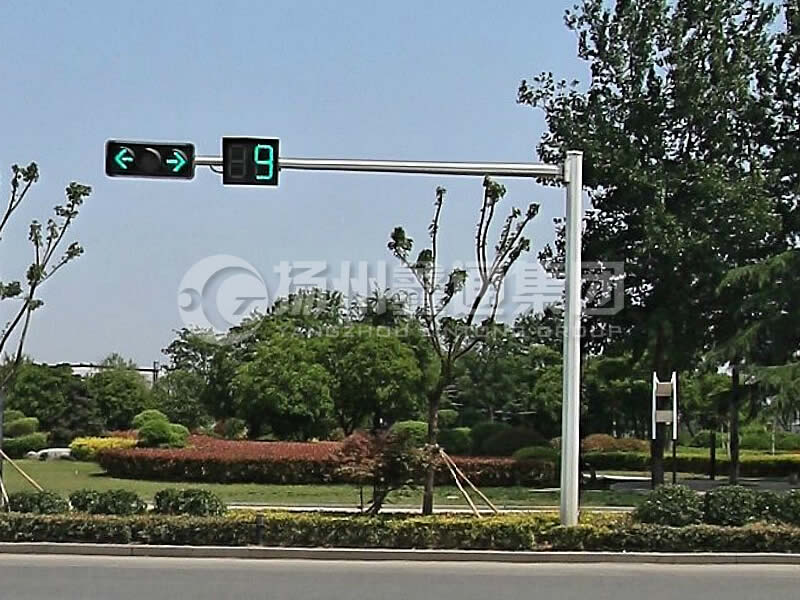 XHDG-035，L型八棱信號(hào)燈桿，丁字路口